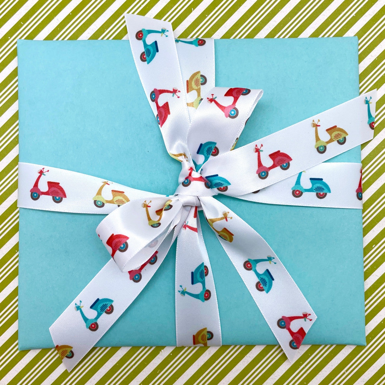 Tie a pretty bow to make the cutest package for a Summer soiree!