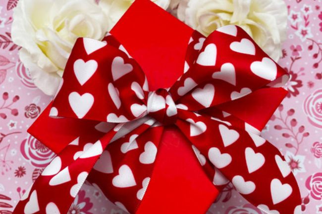 6 Unique and Chic Valentine’s Day Gift Wrap Ideas