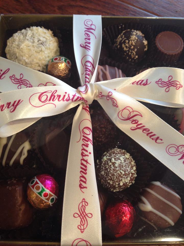 Joyeux Noel, Merry Christmas ties this gorgeous box of chocolates! What a wonderful hostess gift!