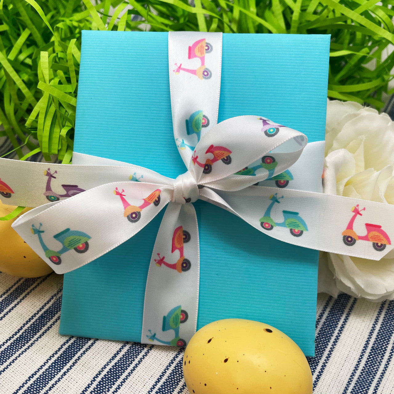 Tie a pretty bow to make the cutest package for a Summer soiree!