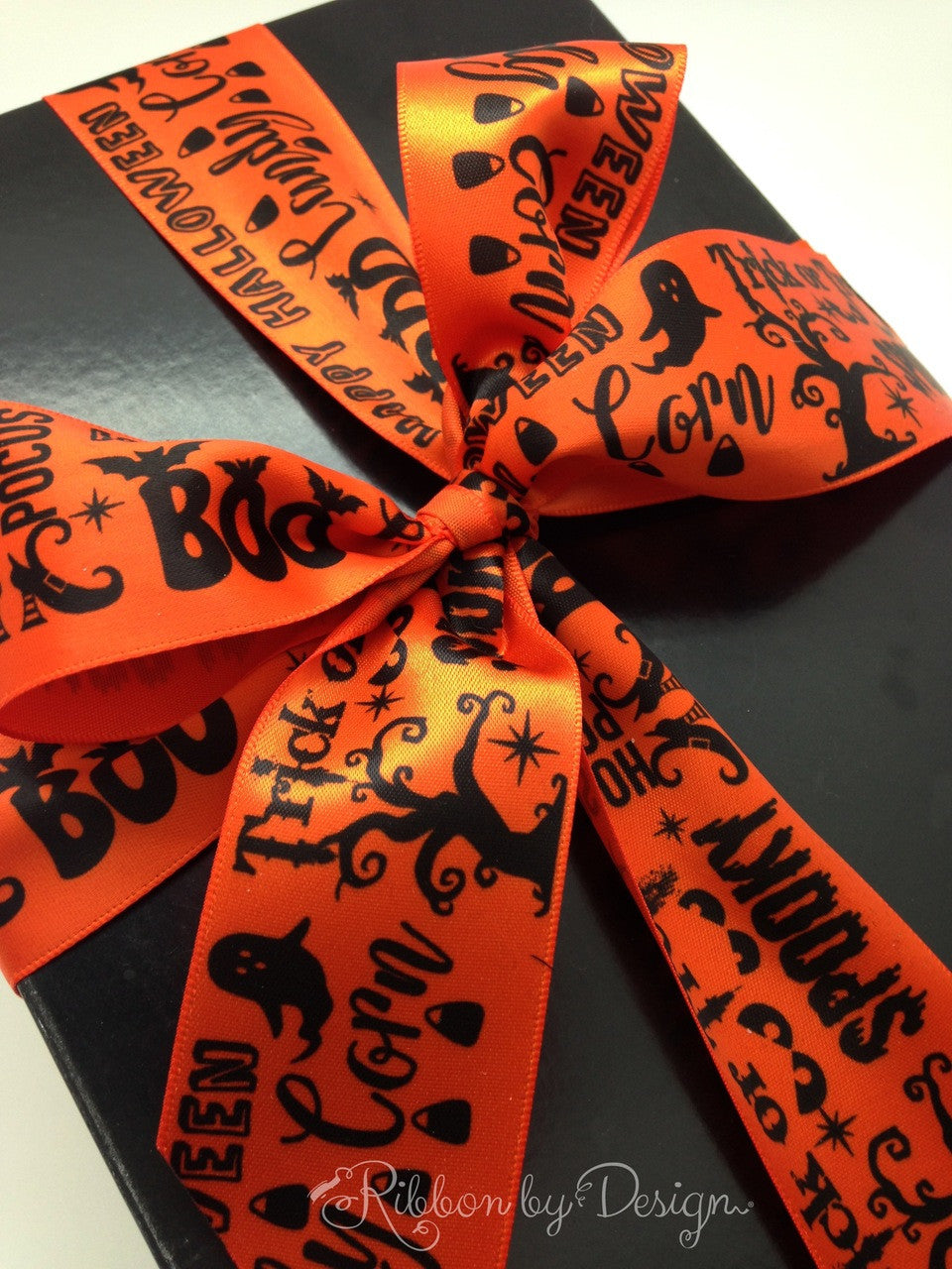 A special Halloween treat deserves our beautiful Halloween word block ribbon! What a pretty presentation, just treats, no tricks here!