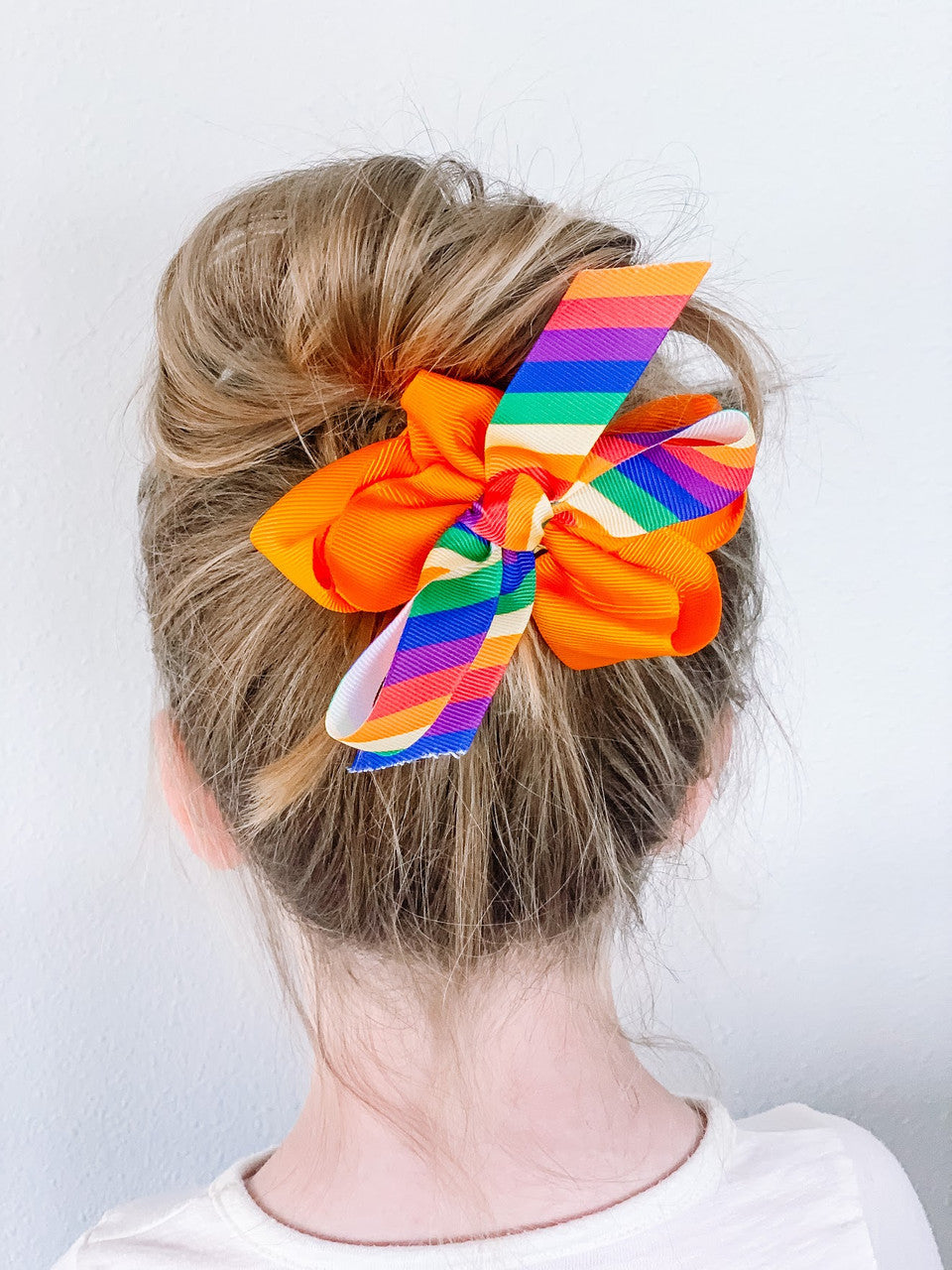 Easy DIY hair bow and so pretty too!