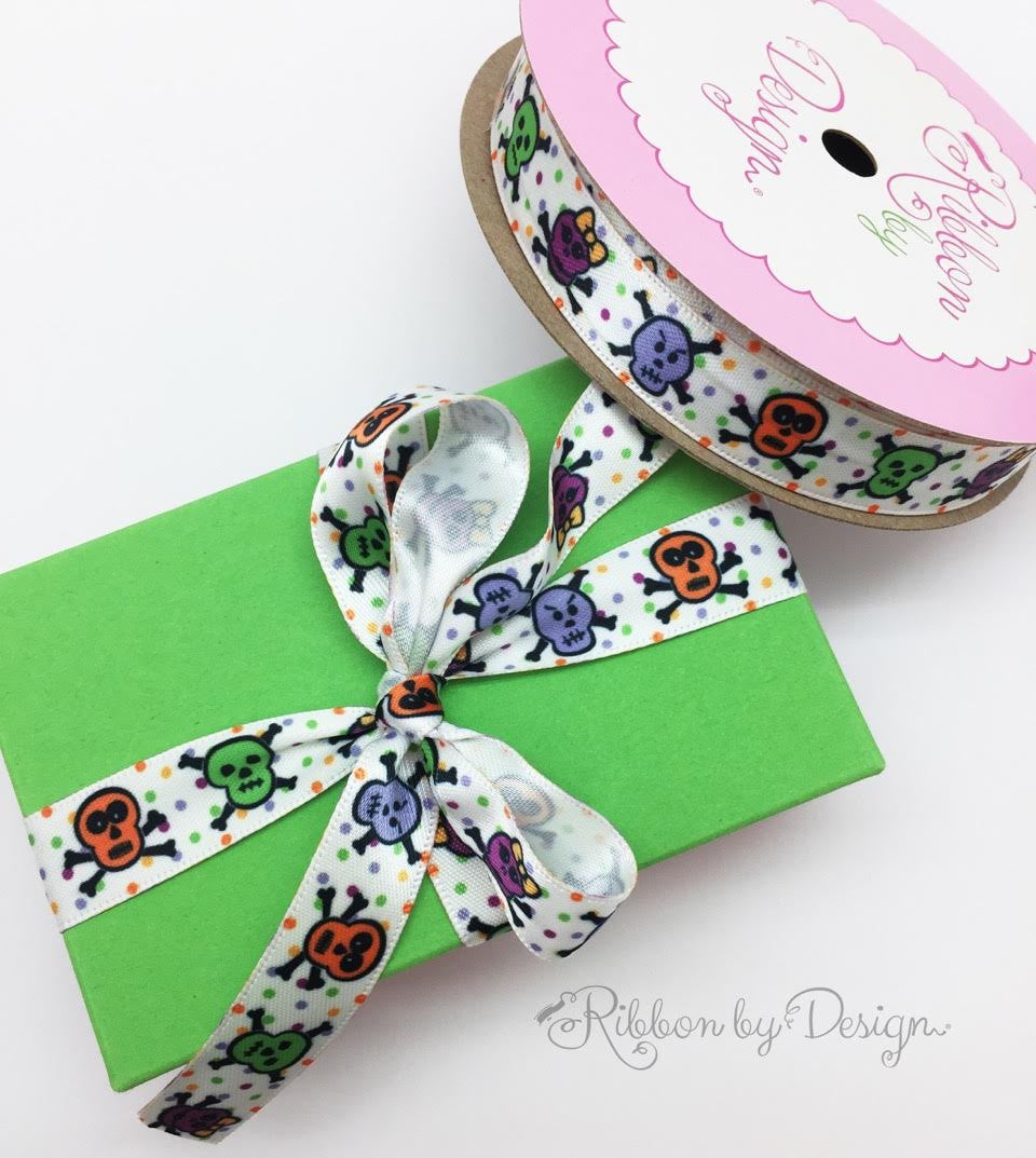 Make you Halloween extra fun with our skull and crossbones ribbon tied on little gift boxes!