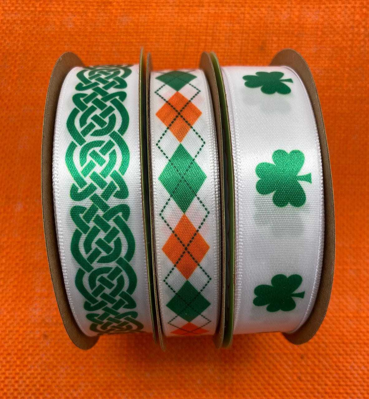 Celtic knot in kelly green printed on 7/8