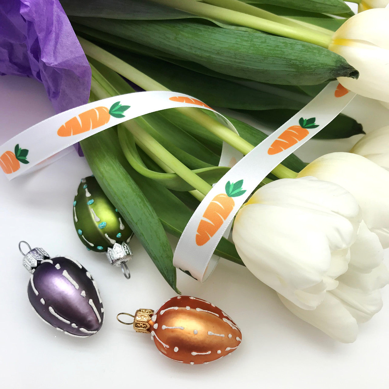 Tie your tulips with this pretty ribbon and welcome Spring in style!