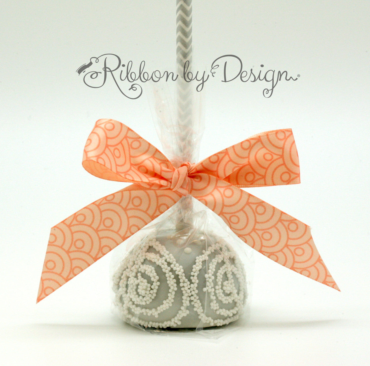 This pretty little cake pop is all dressed up in our peach fish scale ribbon and ready to be presented to the wedding guests as favors! What a beautiful gift!