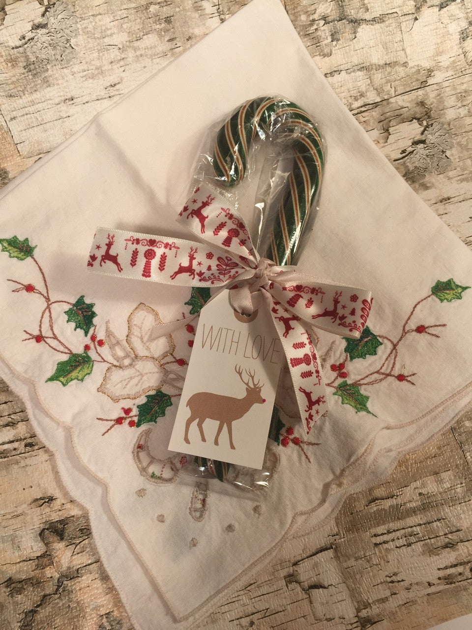 The perfect place setting makes your guests so impressed with your hosting skills! Tie our Nordic ribbon on a candy cane along placed atop a festive napkin to make your table extra elegant!