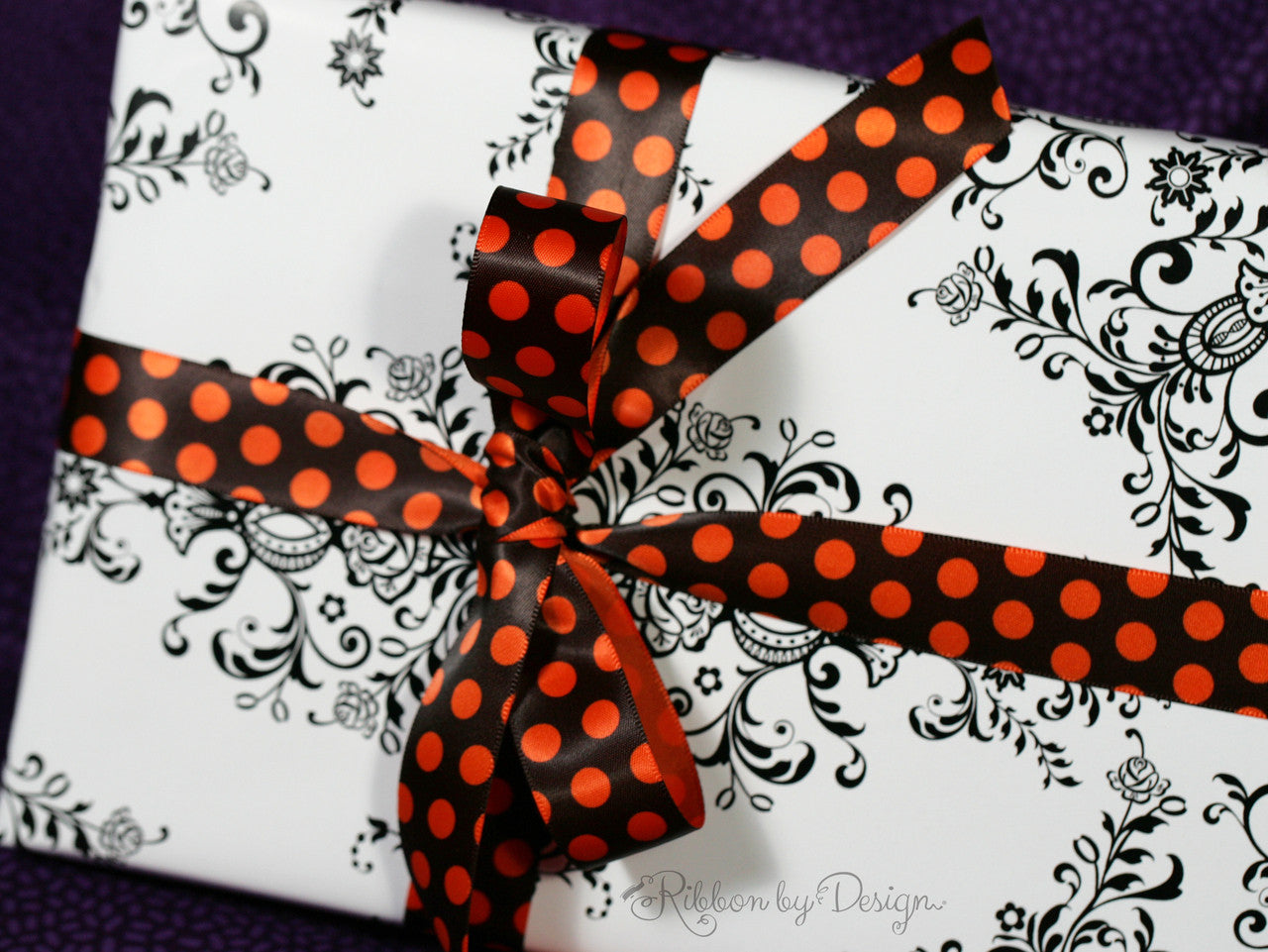Our 7/8" orange dots make this gift box perfect for little Halloween treats!